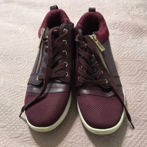 Also shoe burgundy size 7.5